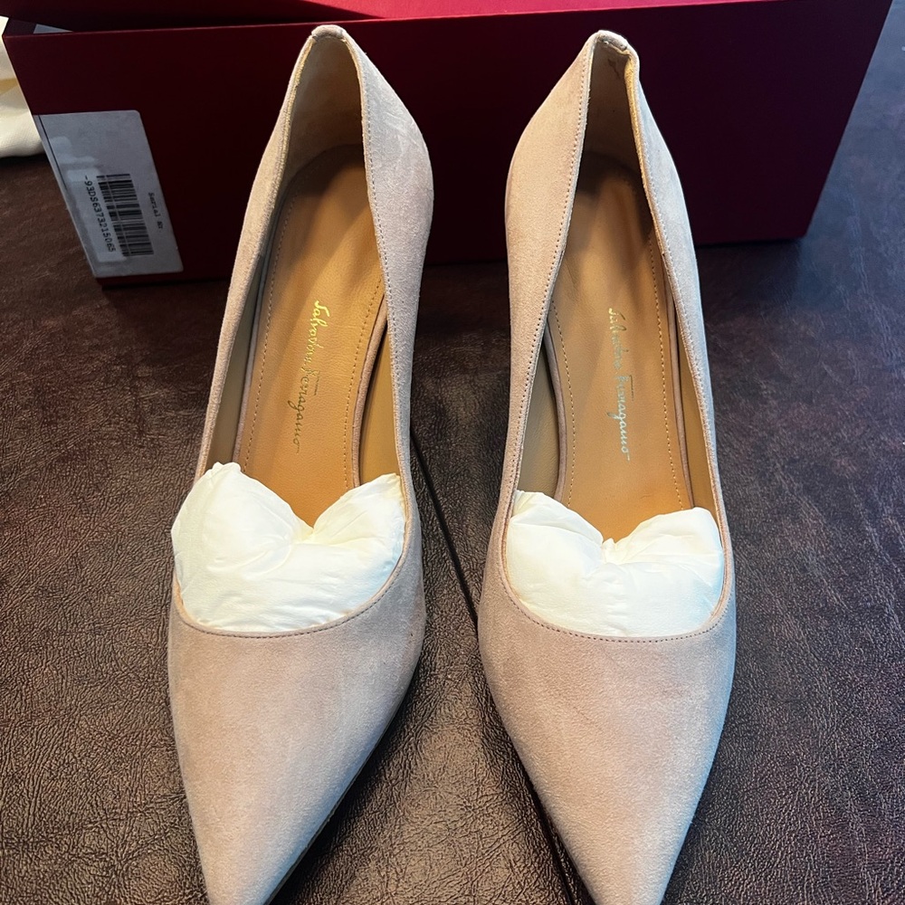 Salvatore Ferragamo Women's Beige Pumps